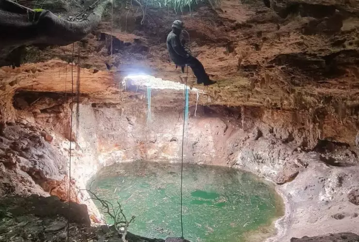Espeleólogo desciende a la profundidad del Cenote Xocén y no creerás lo que halló.