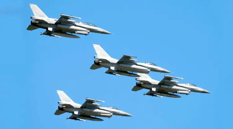 Aviones de combate F-16 fabricados en EU.