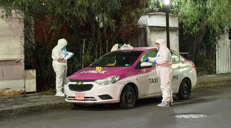 Encuentran cadáver dentro de un taxi en el Hospital General en Iztapalapa