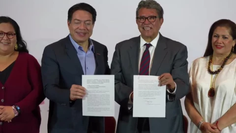 Ricardo Monreal se registra para la encuesta de Morena