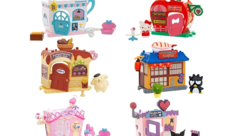 Casa miniatura con accesorios de juguetes Sanrio.png