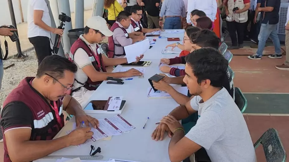 PORTADA entrega de tarjetas en Mérida.jpg