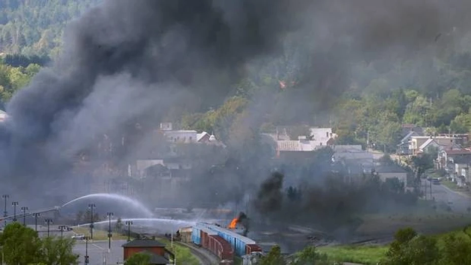 Un tren con petróleo provó fuertes explosiones en Canadá