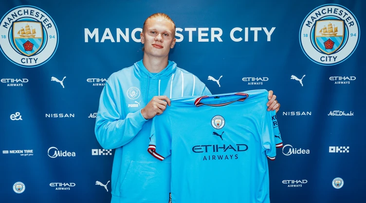 Erling Haaland con la camiseta del Manchester City