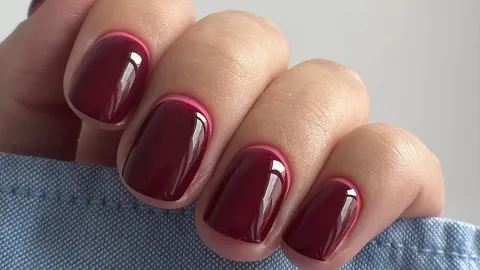 uñas minimalistas colores oscuros