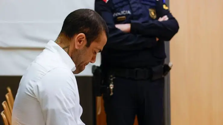 Sentencian a Dani Alves a más de 4 años de prisión por agresión sexual.jpg
