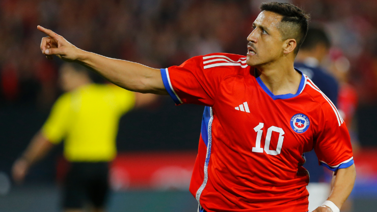 Alexis S&aacute;nchez celebra un gol con la Selecci&oacute;n de Chile