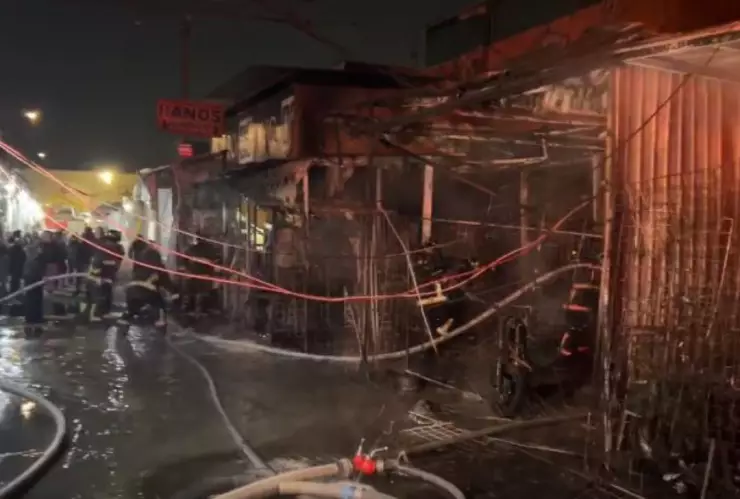 Incendio en puestos semifijos del mercado de La Merced