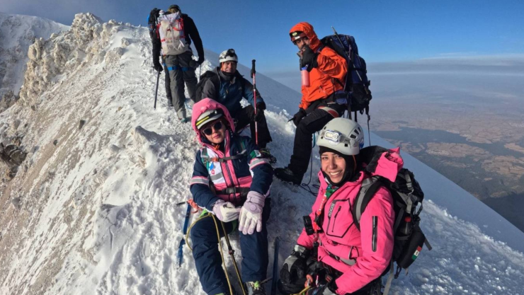 Chihuahuenses suben a la montaña más alta del continente. 