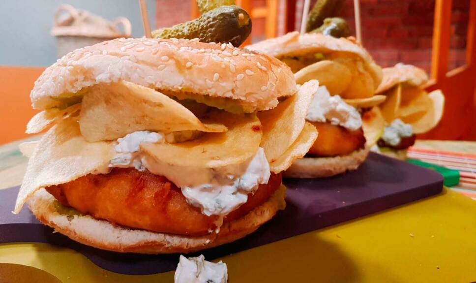 Receta Hamburguesa de pescado rellena de tártara y guacamole