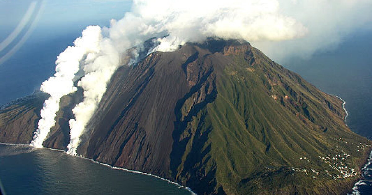 el-volc-n-stromboli-en-sicilia-entra-en-actividad