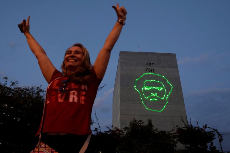 Haddad, compañero de fórmula, encabezaría la candidatura si la inscripción de Lula no tiene éxito.