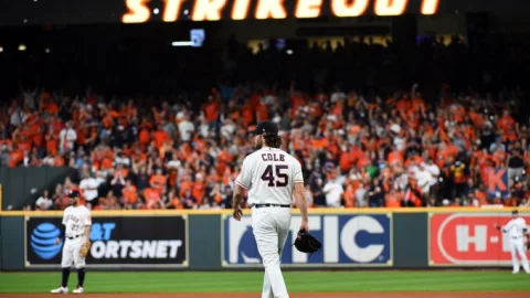 Astros vencen a Rays, y avanzan en postemporada