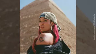 Karol G piramide.jpg