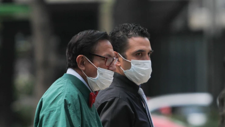 El pleno del Congreso local de Nuevo León aprobó el uso obligatorio de cubrebocas en la vía pública, en el periodo que dure la emergencia sanitaria por la COVID-19.