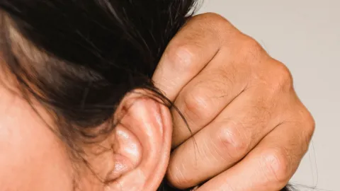 Así puedes neutralizar el agua dura para que no dañe a tu cabello