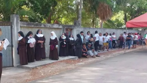 Monjas protagonizan jornada electoral como parte de las Elecciones 2024 en Yucatán