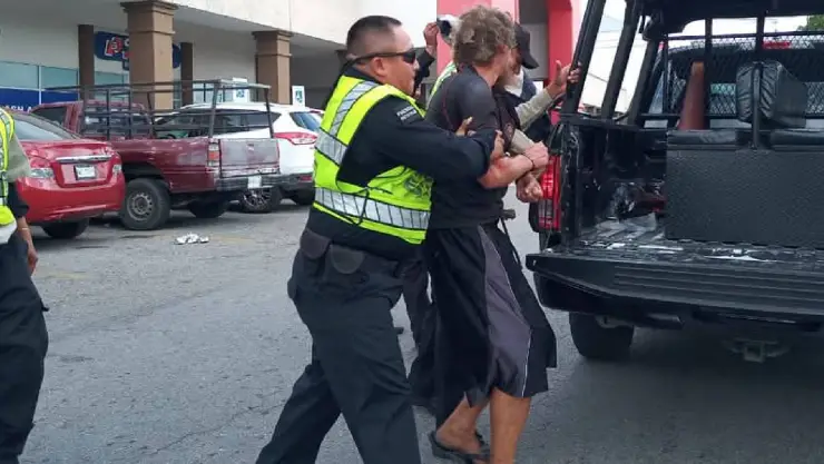 Alteración del orden público_ Ciudadano alemán es detenido por elementos de la SSP.jpg