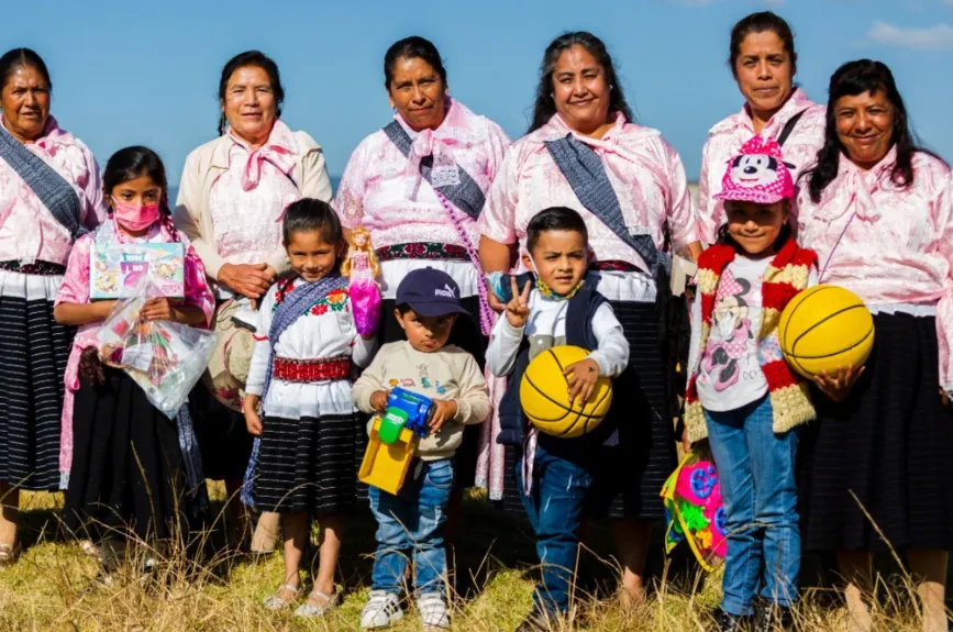 Generando sonrisas en la edición 2021 - 2022 del Juguetón Azteca.