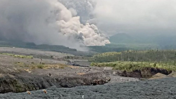 erupción del volcán Semeru