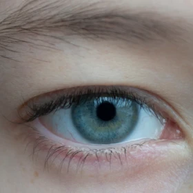 ojos encapotados.png