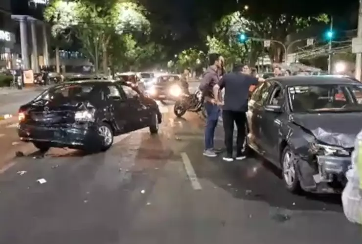 Choque multiple de 4 vehiculos.jpg