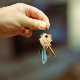 Nunca dejes las llaves de casa en la puerta por la noche, es más peligroso de lo que piensas