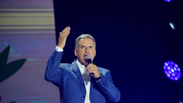 quien_yamandu_orsi_ganador_segunda_vuelta_elecciones_presidenciales_uruguay_balotaje_mitin_