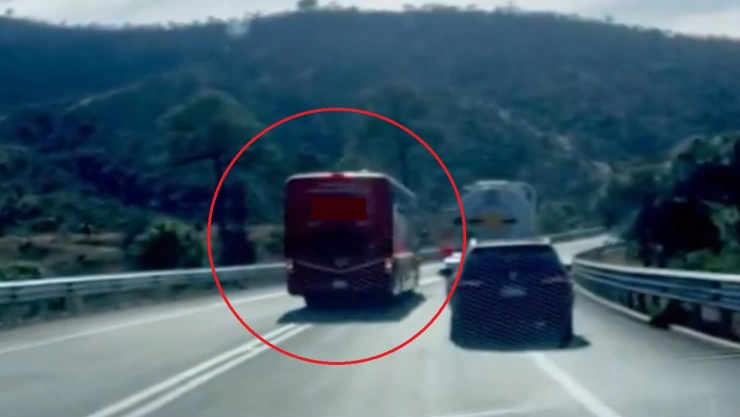 autobús rebasa sentido contrario autopista puebla-xalapa