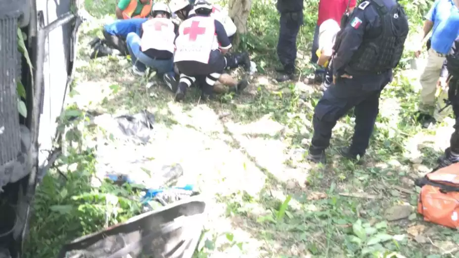 11 personas lesionadas por accidente vehicular en la Tuxpan Tampico