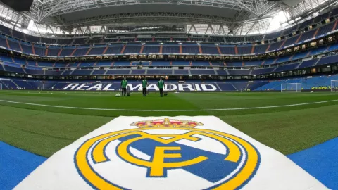 Cancha y logo del Real Madrid