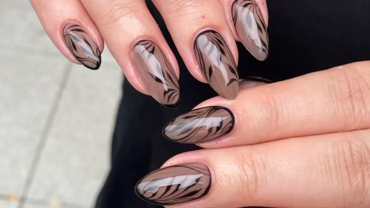 uñas negras para primavera 2026