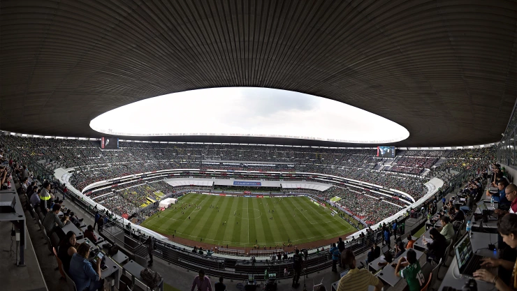 estadio azteca unico con tres copas del mundo