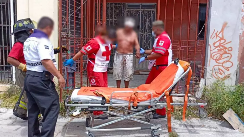 Rescatan a un hombre de la tercera edad en Cancún; estaba encerrado en un domicilio