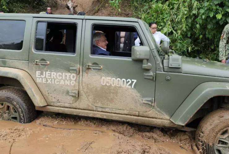 AMLO viaja a Guerrero para atender emergencia por paso del huracán Otis categoría 5