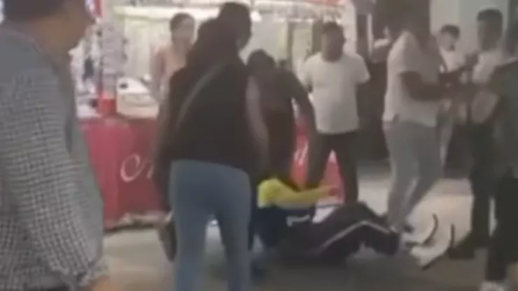 Video exhibe ataque a Payaso Mike durante la Guelaguetza en Tapachula