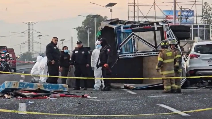 Accidente en la México-Pachuca: Mueren dos personas tras volcadura en Ecatepec