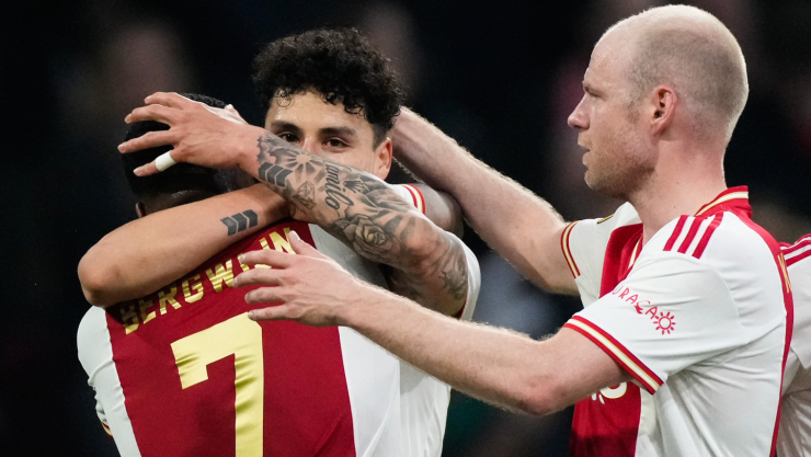 Jorge S&aacute;nchez celebra su gol con el Ajax