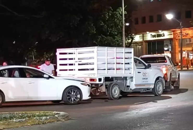 ¡Cuidado! Se registra choque en Av. Nichupté en Cancún; no hay lesionados