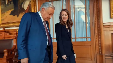 INE exige a AMLO bajar entrevista con periodista Inna Afigenova