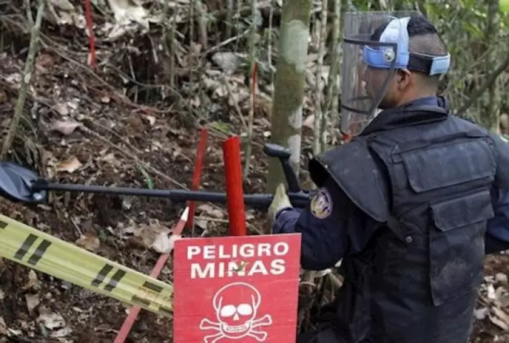 Muere joven colombiana al pisar mina antipersona
