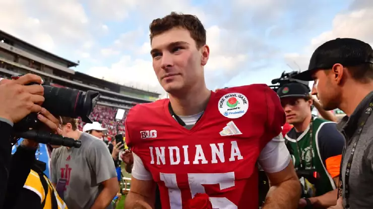 Fernando Mendoza destacó en el Rose Bowl