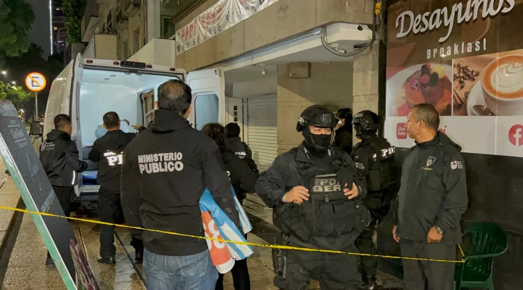 Tres muertos y cámaras manipuladas en edificio de Paseo de la Reforma