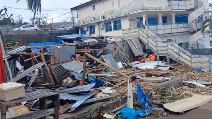 El ciclón “Chido” dejó hogares destruidos, además de falta de energía eléctrica.
