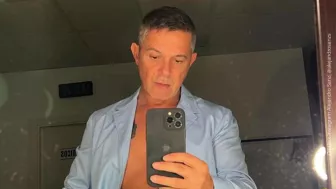 Alejandro posando.jpg