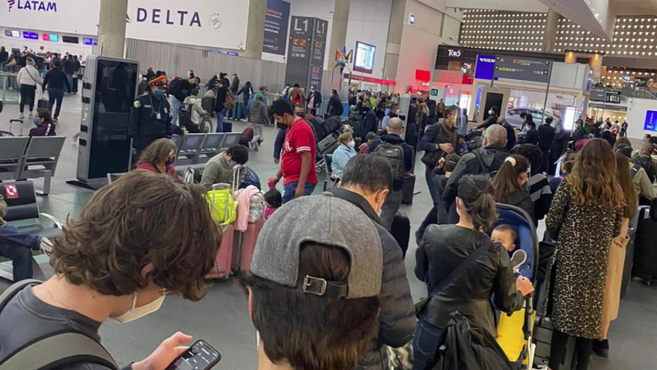 Esto debes saber para no recibir multa por usar tu celular en el AICM