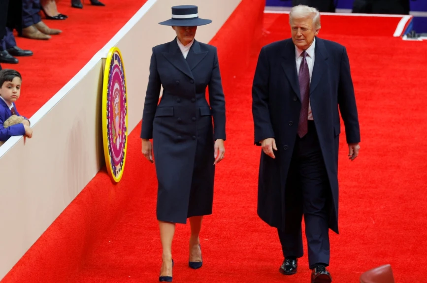 Fotos y momentos destacados de Donald Trump y Melania durante la toma de protesta presidencial.