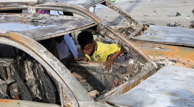somalia-explosion-autos-restaurante