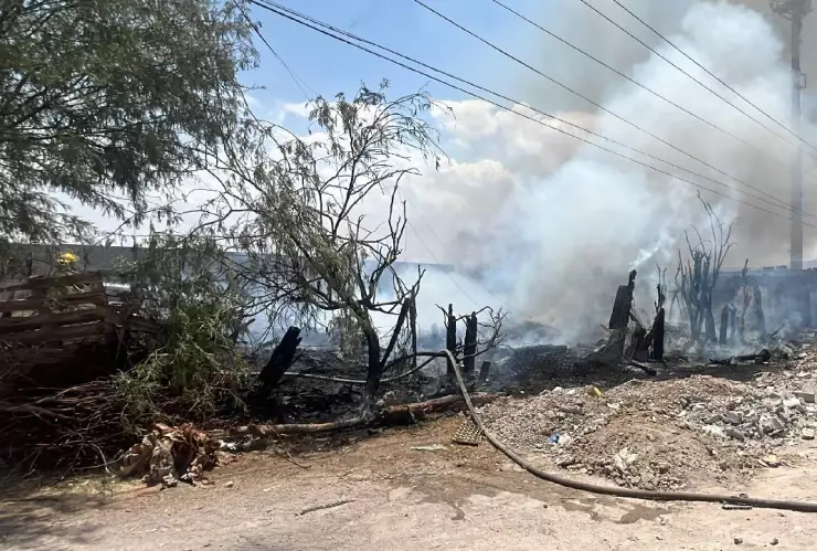 Incendio-consume-jacal-donde-vivían-dos-adultos-mayores-en-Torreón.jpg