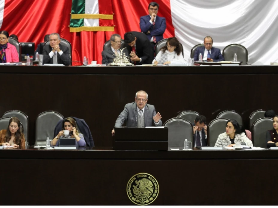 Carlos Urzúa Macías